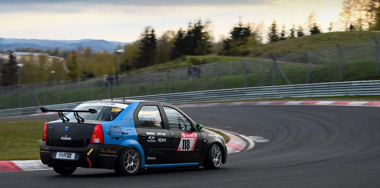 24h-Rennen Nürburgring: Dacia Logan gibt Vollgaspremiere