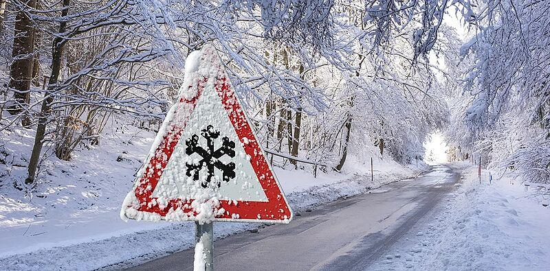 Verkehrsschild nicht lesbar? Das gilt bei Schnee und Schmutz