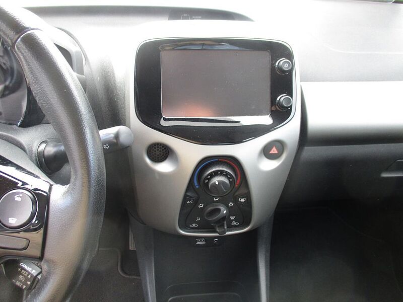 Toyota Aygo x-play touch