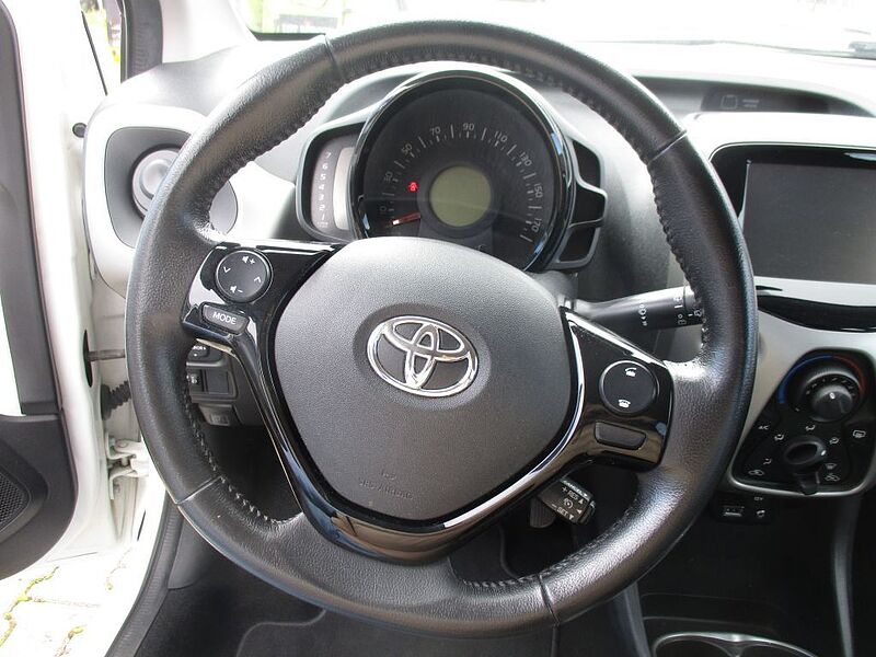 Toyota Aygo x-play touch